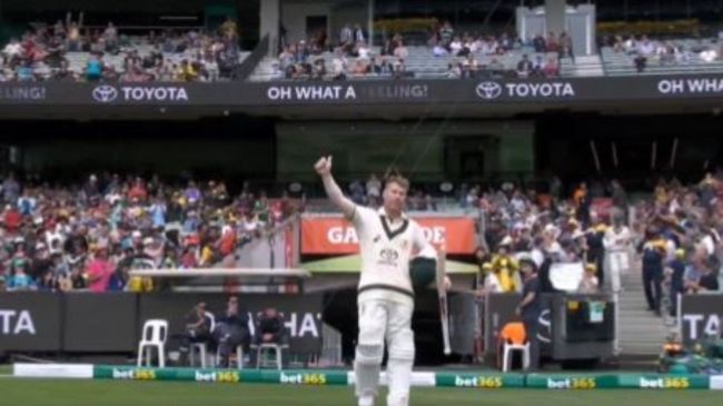 David Warner goodbye MCG crowd Australia vs Pakistan 2nd Test Match 3rd Day