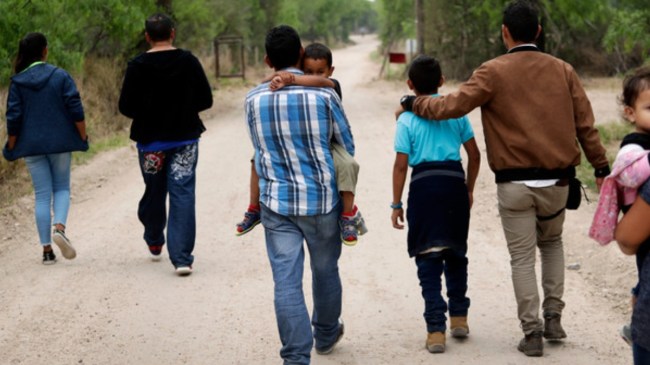 अमेरिका में बसने के लिए पैरेंट्स ने निकाला नया तरीका, बॉर्डर पर बच्चों को चले जाते हैं छोड़कर