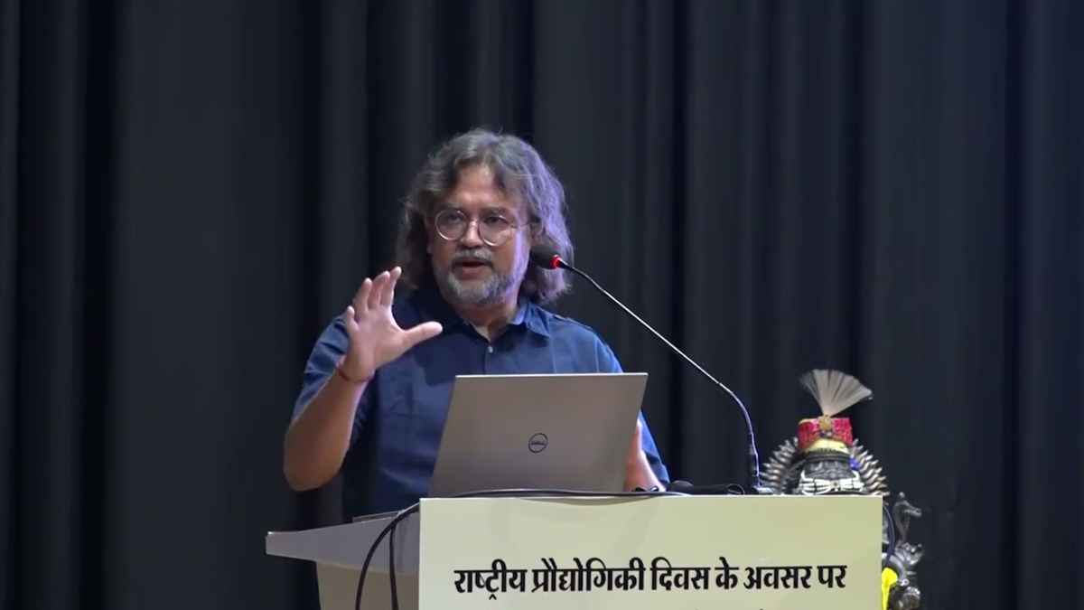 सेहत का ध्यान रखे...बोलते-बोलते ही गिर पड़े IIT कानपुर के विज्ञानी समीर खांडेकर, निधन