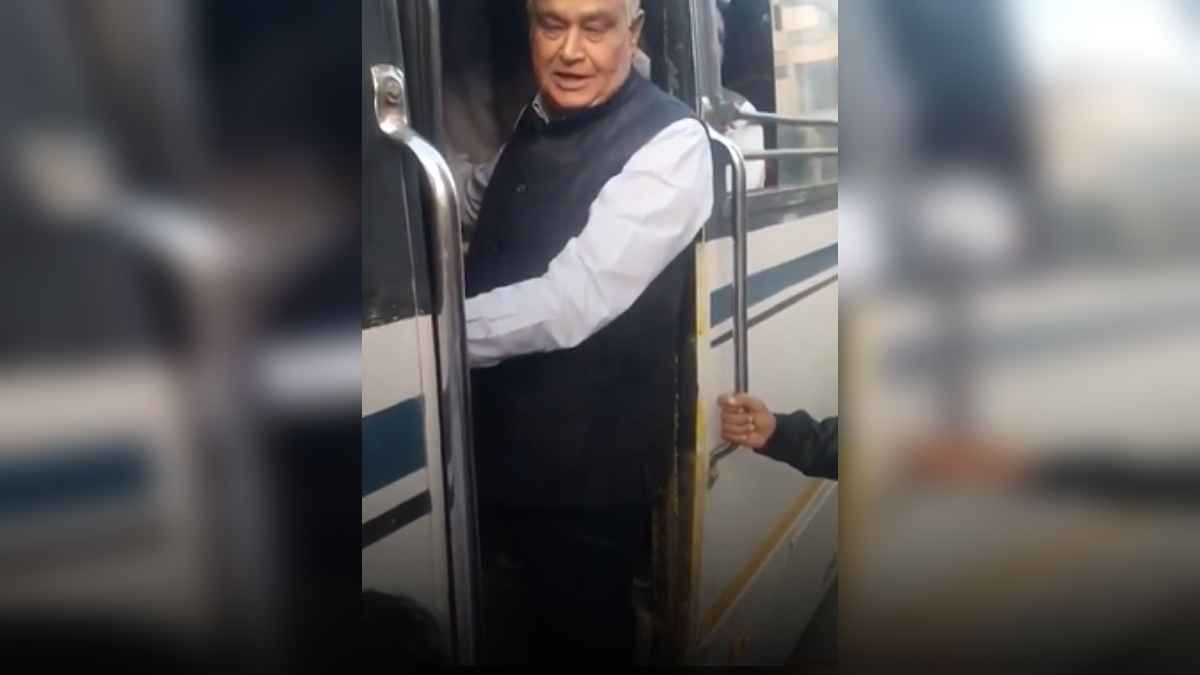 जब किरोड़ीलाल बने बस 'कंडक्टर', शपथ समारोह में आये समर्थकों की बस में चढे़, Video वायरल