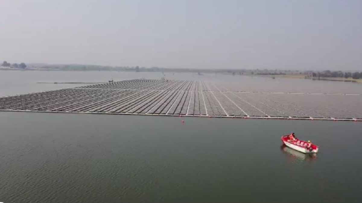 MP के खंडवा में बन रहा विश्व का सबसे बड़ा सोलर फ्लोटिंग प्लांट, पानी पर तैरते हुए सोलर पैनल से बनेगी बिजली