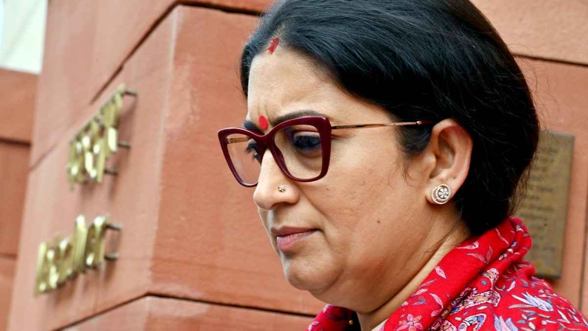 'महिलाओं के लिए बाधा नहीं मासिक धर्म', पेड लीव पॉलिसी की जरूरत पर बोलीं स्मृति ईरानी