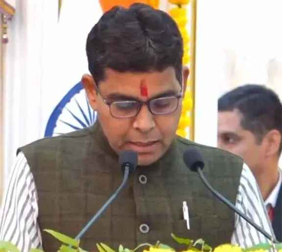 कभी महाराष्ट्र के राज्यपाल रमेश बैस के PA हुआ करते थे... आज खुद बन गए मंत्री, जानें कौन हैं टंकराम वर्मा