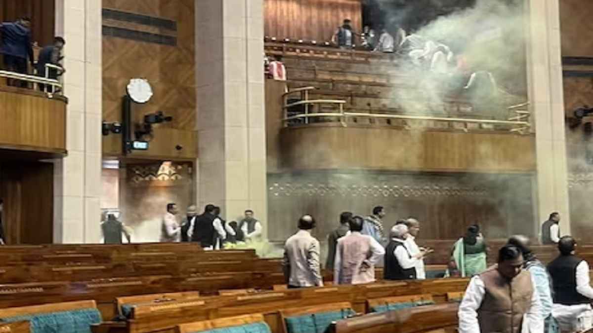 फिल्मों और समारोह में भी इस्तेमाल होता है लोकसभा में छोड़ा गया स्मोक कनस्तर