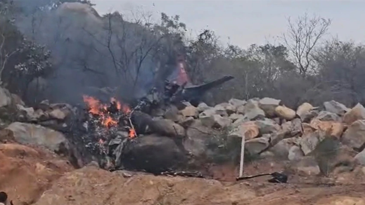 Indian Air Force Plane Crash: तेलंगाना में एयरफोर्स का प्लेन क्रैश, सेना के दो पायलट की मौत
