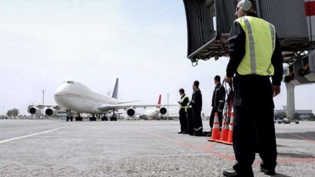 300 भारतीयों को ले जा रहे विमान को फ्रांस ने रोका, मानव तस्करी शक