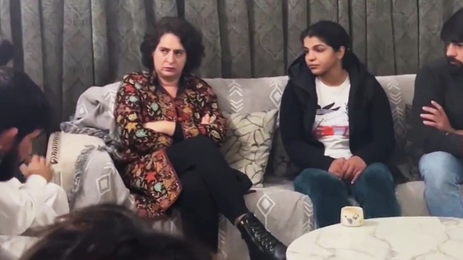 Priyanka Gandhi Vadra meet Wrestlers Sakshi Malik and Bajrang Punia Priyanka Gandhi Vadra meet Wrestlers Sakshi Malik and Bajrang Punia