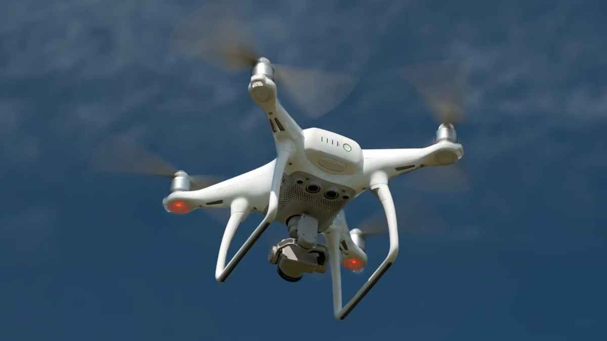 पाकिस्तान से पंजाब में घुसा Drone, 20 करोड़ रुपए के माल की कर गया डिलीवरी