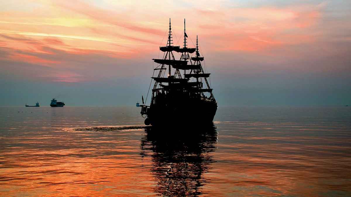 भारत के समुद्र तट के पास मर्चेंट जहाज पर ड्रोन हमला, इजराइल से है कनेक्शन