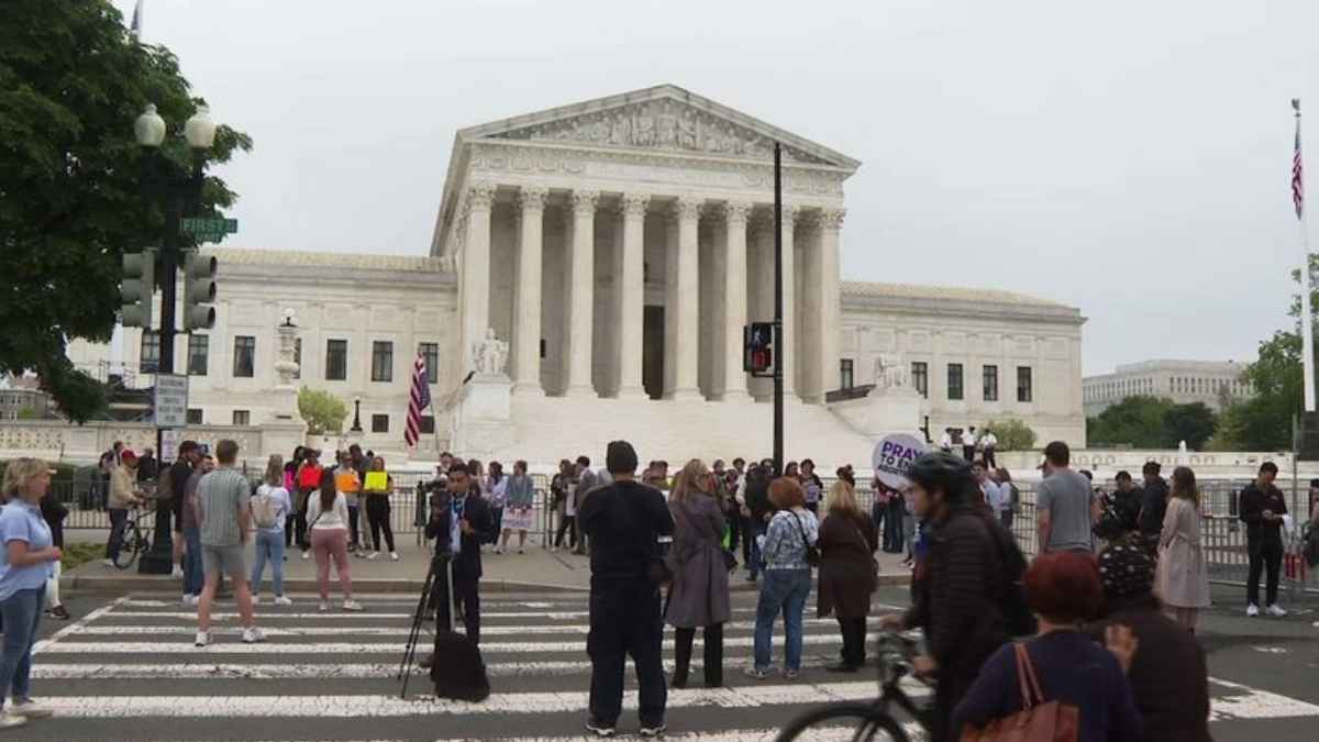 America News: टेक्सास के सुप्रीम कोर्ट ने अबॉर्शन कराने पर लगाई अस्थायी रोक, निचली अदालत के फैसले को पलटा