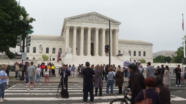 America News: टेक्सास के सुप्रीम कोर्ट ने अबॉर्शन कराने पर लगाई अस्थायी रोक, निचली अदालत के फैसले को पलटा