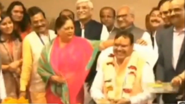 Vasundhara Raje CM Bhajanlal Sharma shared happiness during oath taking ceremony, Video Viral Vasundhara Raje CM Bhajanlal Sharma shared happiness during oath taking ceremony, Video Viral