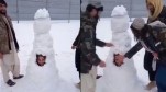 ड्यूटी के दौरान सोने पर तालीबान के सैनिक को दी कठोर सजा, शरीर पर बना दिया बर्फ का पहाड़, देखिए Video