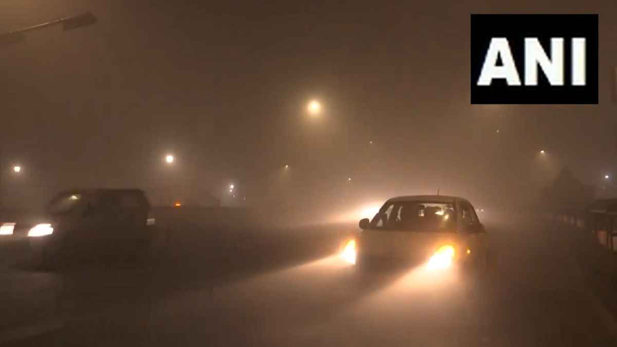 धुंध की मोटी-मोटी चादरों में लिपटा दिल्ली-NCR, 110 हवाई उड़ानें हुईं प्रभावित