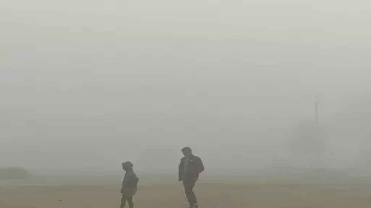 Weather Update Today: क्रिसमस पर जीरो विजिबिलिटी से 40 उड़ानें प्रभावित, बारिश से होगा नये साल का स्वागत