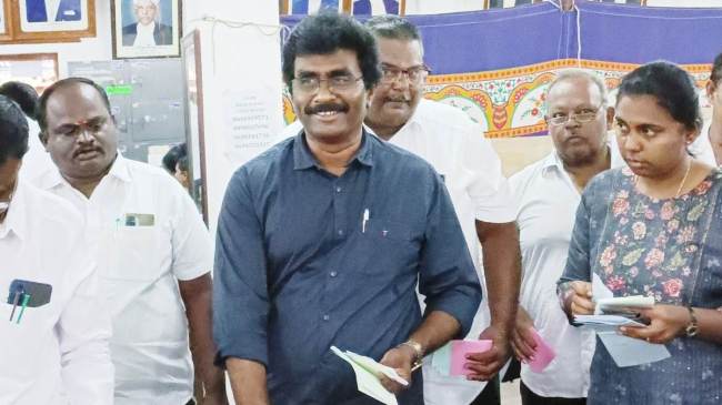 Who is SR Parthiban DMK MP Wrongly Suspended from lok sabha