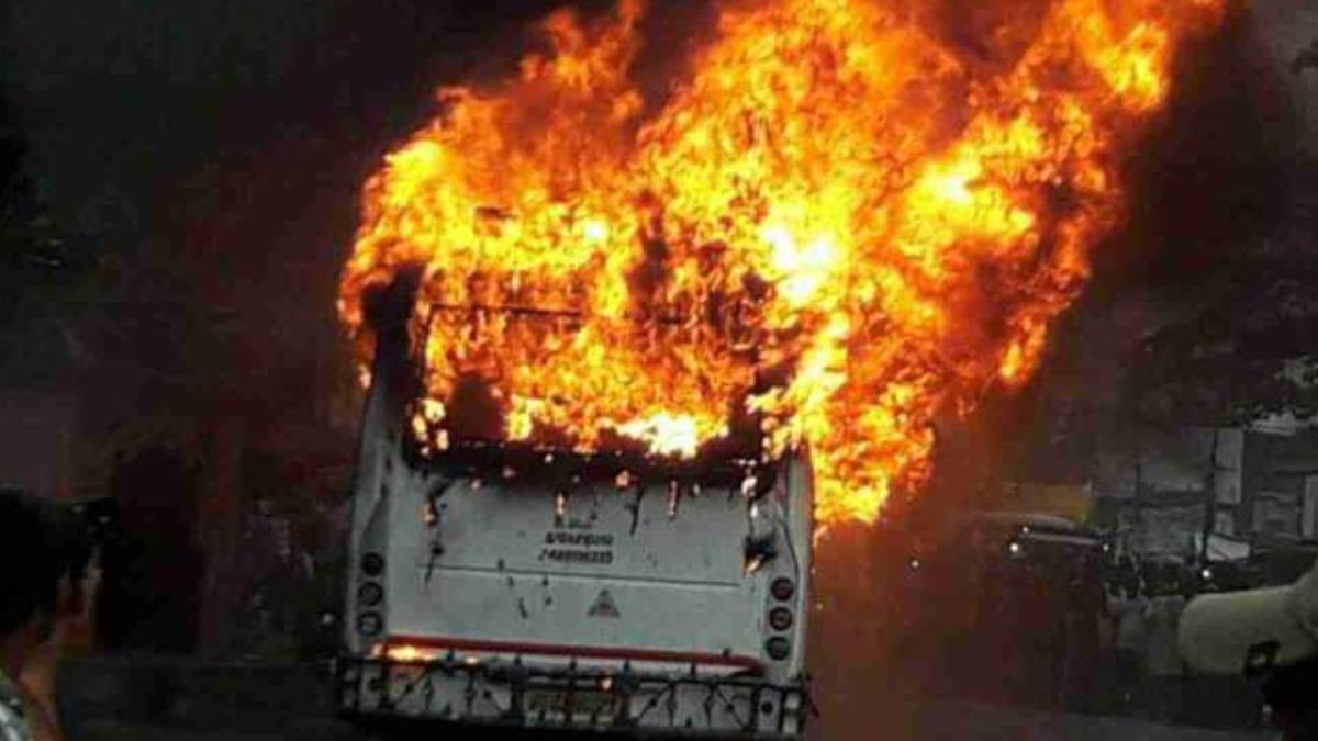 टूरिस्ट बस में आग लगी, 9 लोग जिंदा जले, 24 गंभीर घायल; हरियाणा के नूंह में  भीषण हादसा - Haryana Nuh Tourist Bus Fire Burnt Passengers Alive