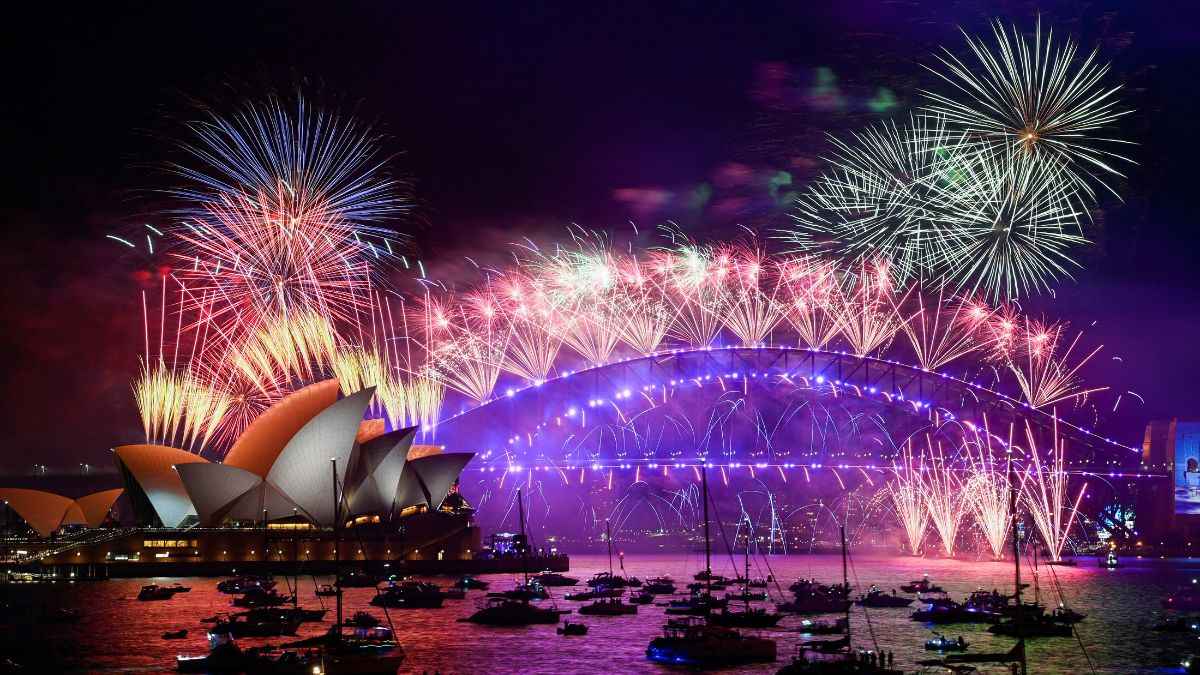 New Year Celebrations: किस देश में सबसे पहले और आखिर में मनाया जाता है नए साल का जश्न, क्या आप जानते हैं?