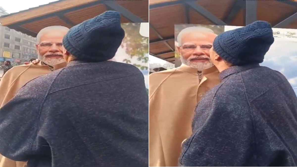 Man Kissing PM Modi Cutout: कश्मीरी शख्स ने PM मोदी के कटआउट स्टैच्यू को किया Kiss, Viral हुआ वीडियो