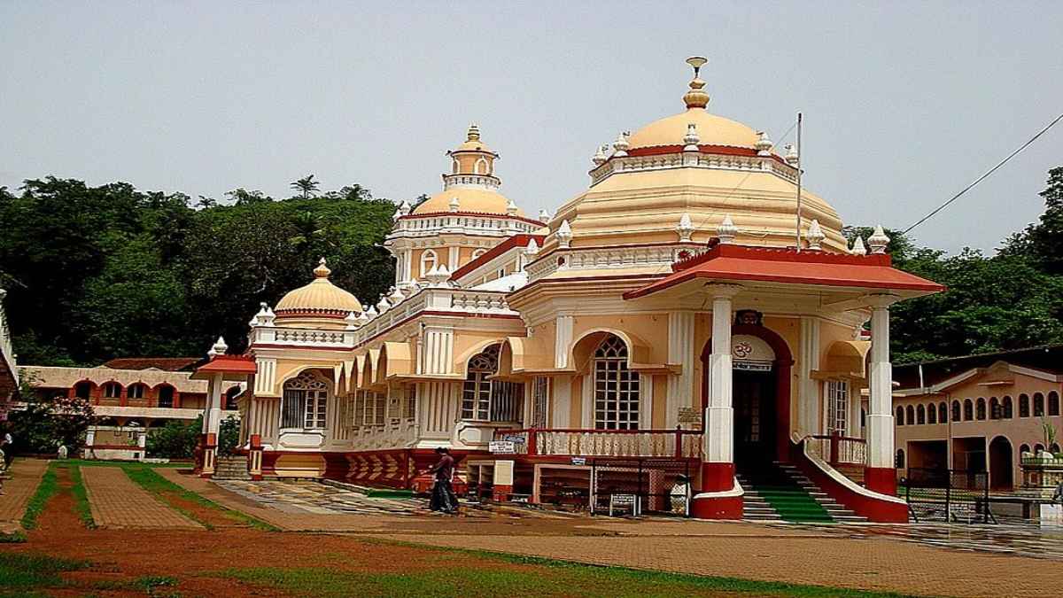 1 जनवरी से गोवा के मंदिरों में लागू हो जाएगा ड्रेस कोड, जानें कौन-से कपड़े पहनने की होगी मनाही?