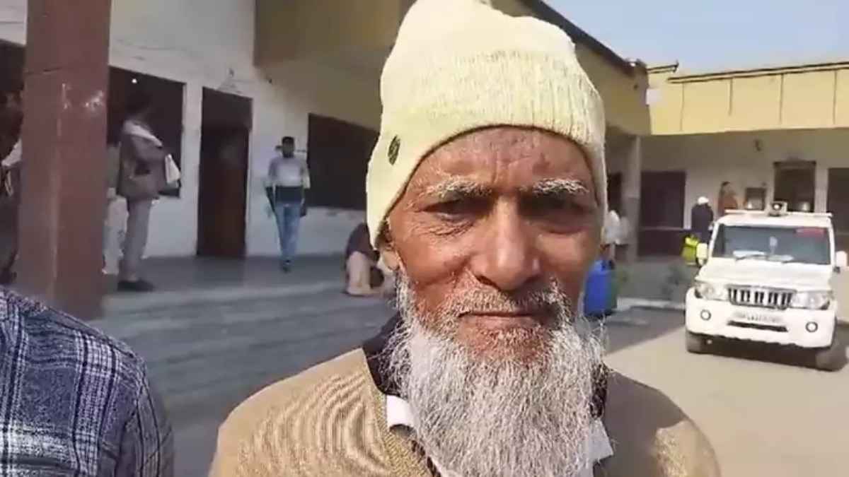 'मैं तो जिंदा हूं, फिर मुझे मरा दिखा मेरी जमीन किसी और के नाम कैसे कर दी'; तहसील अधिकारियों पर भड़का बुजुर्ग