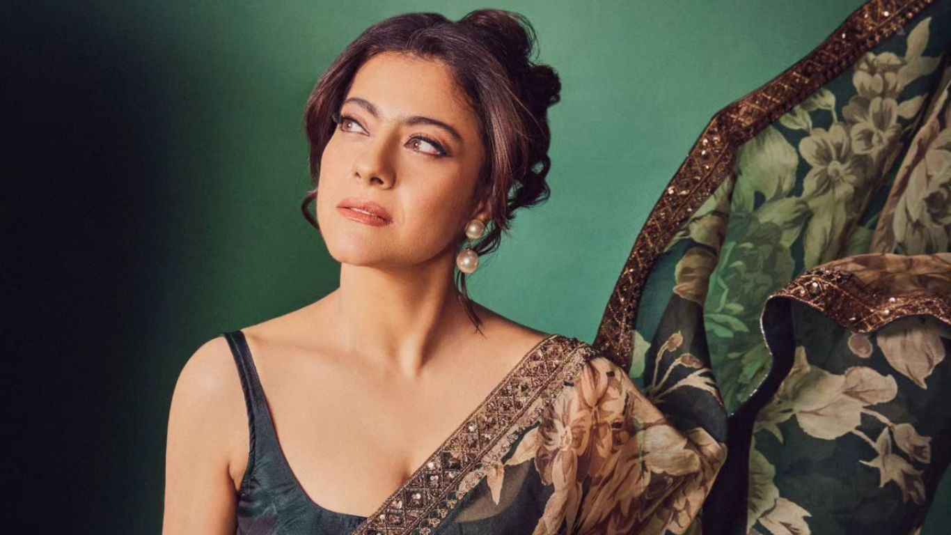 Kajol Saree Look: काजोल ने हरी फूलों वाली साड़ी पहन चुराया लोगों का दिल, कीमत सुन आप रह जाएंगे हैरान