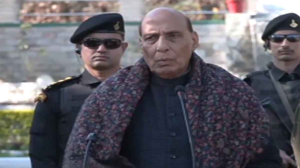 Jammu-Kashmir: 'आप पर कोई नजर डाले, यह बर्दाश्त नहीं करेंगे', राजनाथ सिंह ने जवानों का बढ़ाया मनोबल