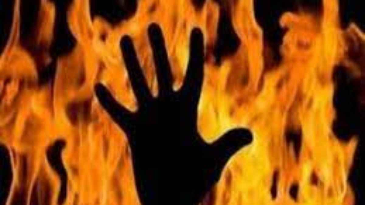 ratlam news woman burnt alive