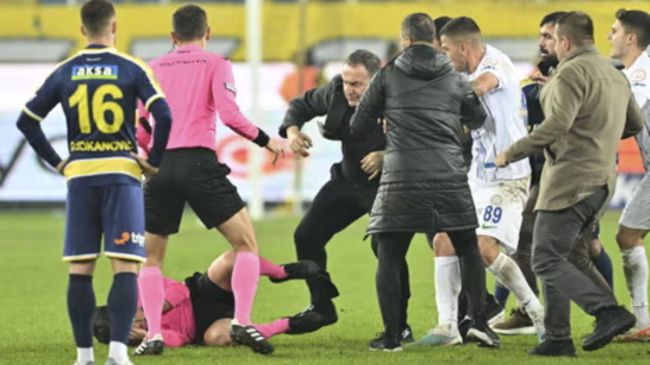 watch video fight in the field club-president-knocks punch match referee watch video fight in the field club-president-knocks punch match referee