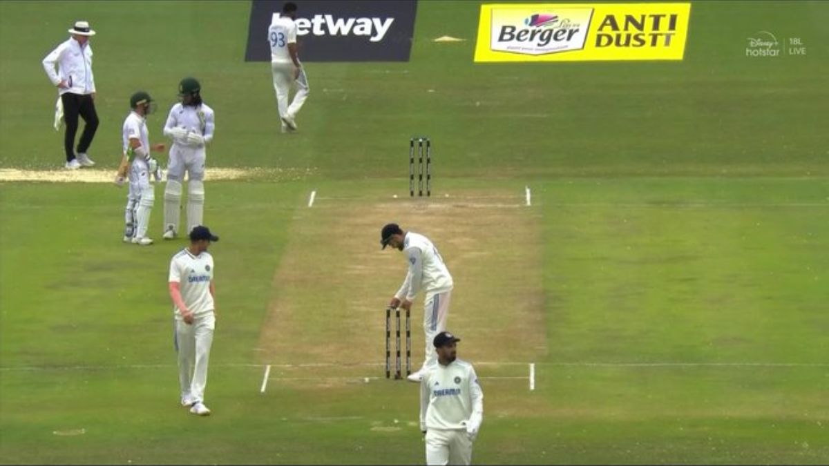 Virat Kohli checked the bails viral photo India vs South Africa 1st Test