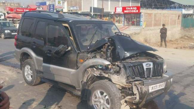 Mehbooba Mufti car accident Mehbooba Mufti car accident