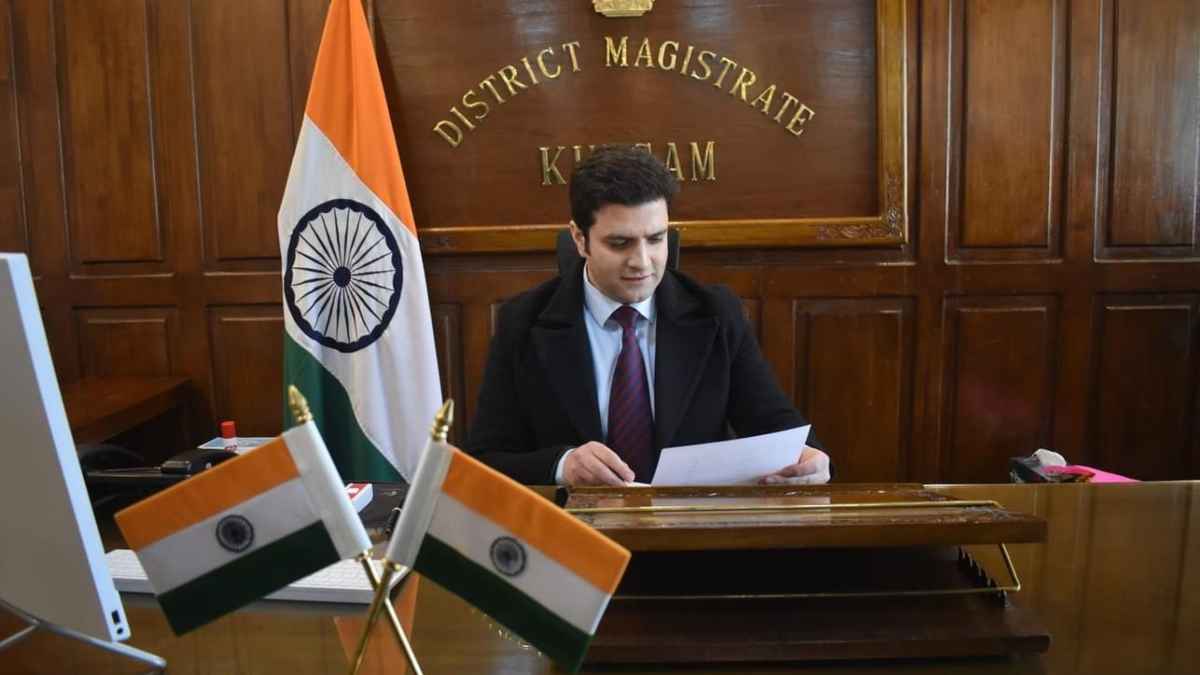 UPSC टॉपर अतहर आमिर खान को मिला बड़ा पद, ऐसे खत्म हुई थी टीना डाबी के साथ लव स्टोरी