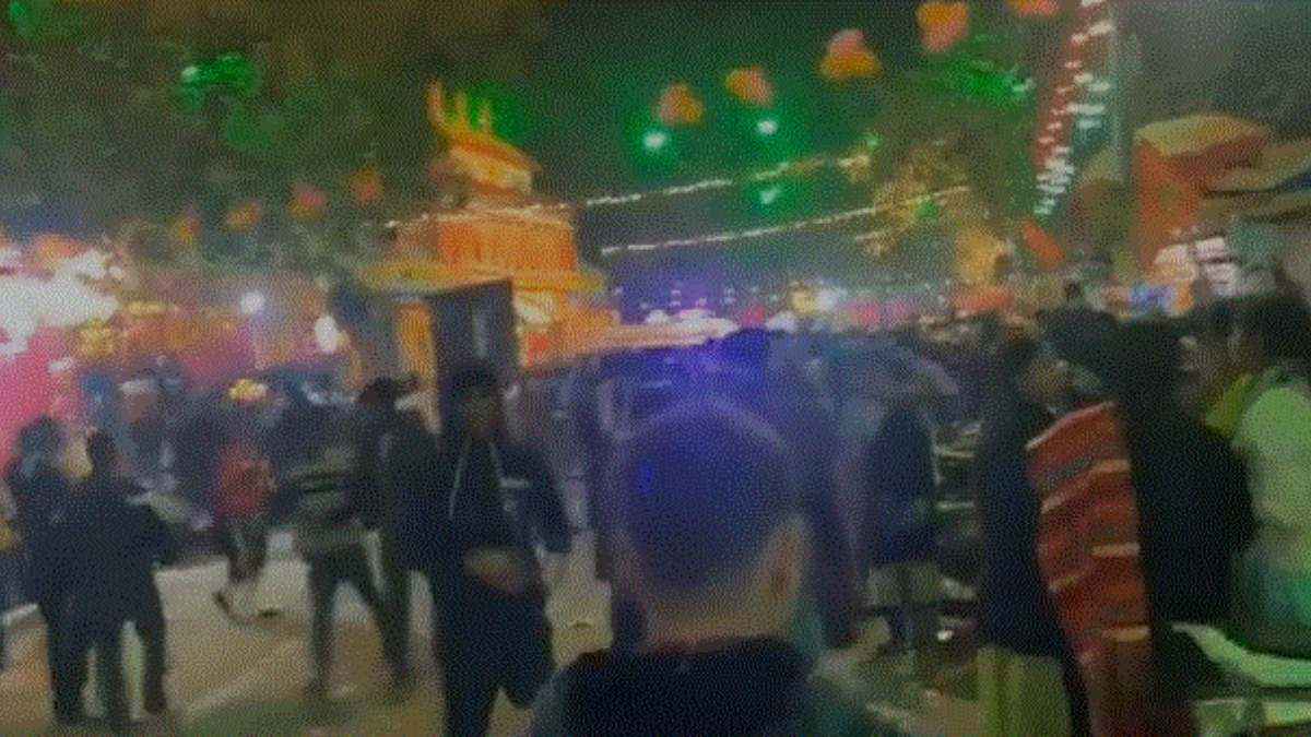 Delhi: कालका मंदिर में जागरण के दौरान भगदड़ में एक की मौत 17 घायल, सिंगर B Praak को देखने जुटी थी भारी भीड़