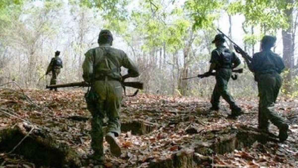 Chhattisgarh: बीजापुर में नक्सलियों ने CRPF कैंप पर किया हमला, 6 जवान बलिदान