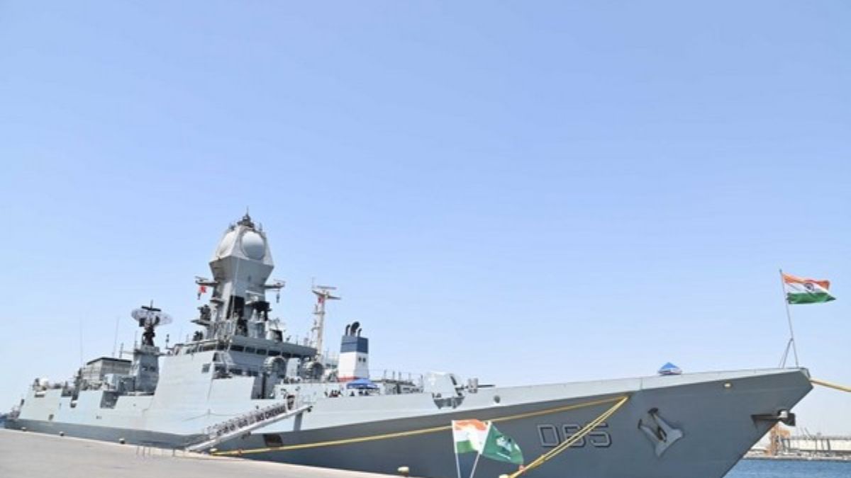 Indian naval warship reaches hijacked vessel