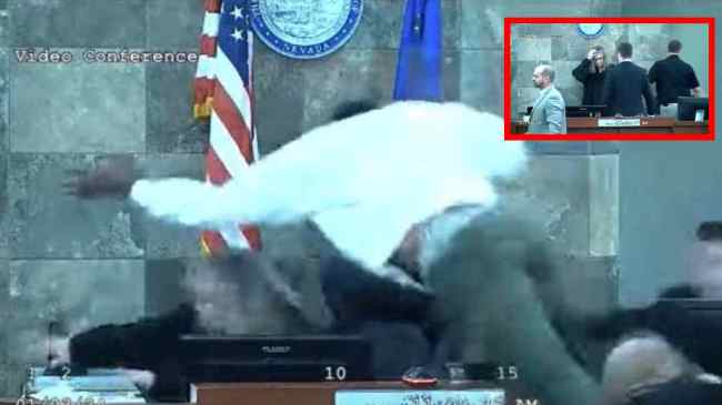 Judge Attacked by Defendant in Courtroom Video
