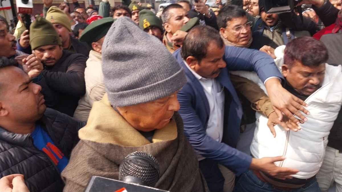 Land For Job Scam: लालू प्रसाद यादव ED के पटना ऑफिस में पहुंचे, बाहर हजारों समर्थक जुटे