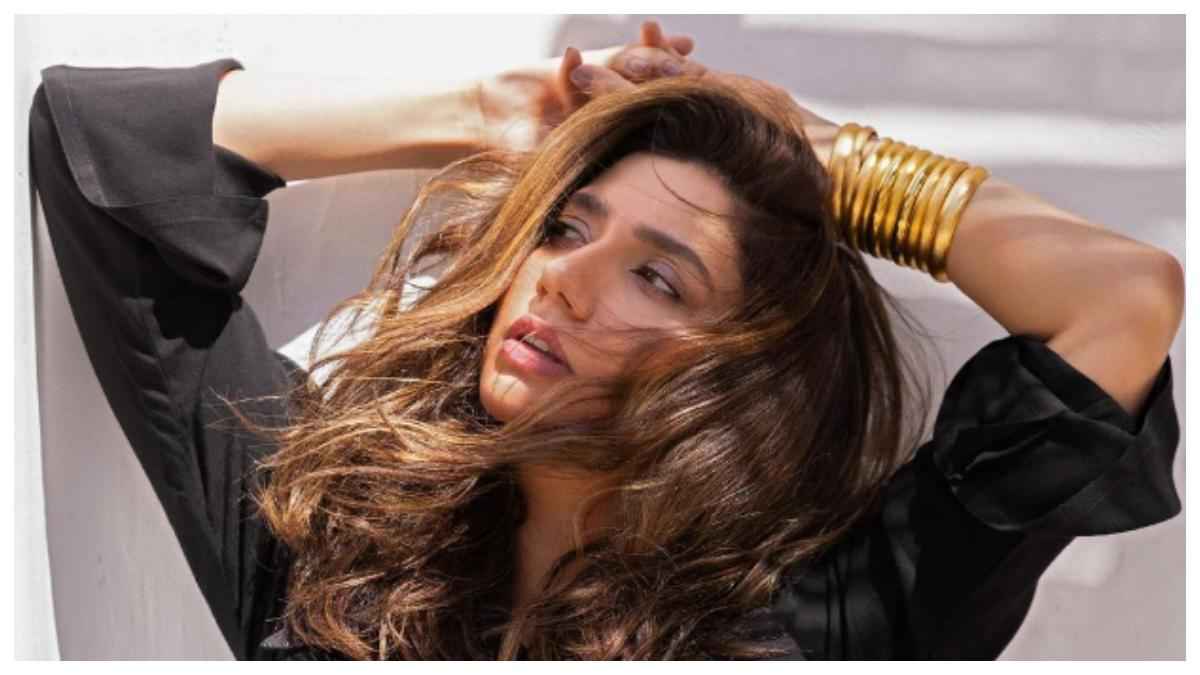 पाकिस्तानी एक्ट्रेस का छलका दर्द, कैसे 90 की स्टार एक्ट्रेस के मैगजीन कवर से इनफ्लुएंस हो गईं थी वो?