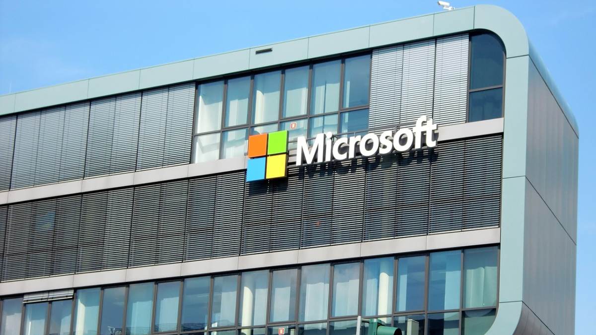Microsoft becomes world's most valuable company