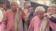 Javed Akhtar Arrived At Munawwar Rana Funeral