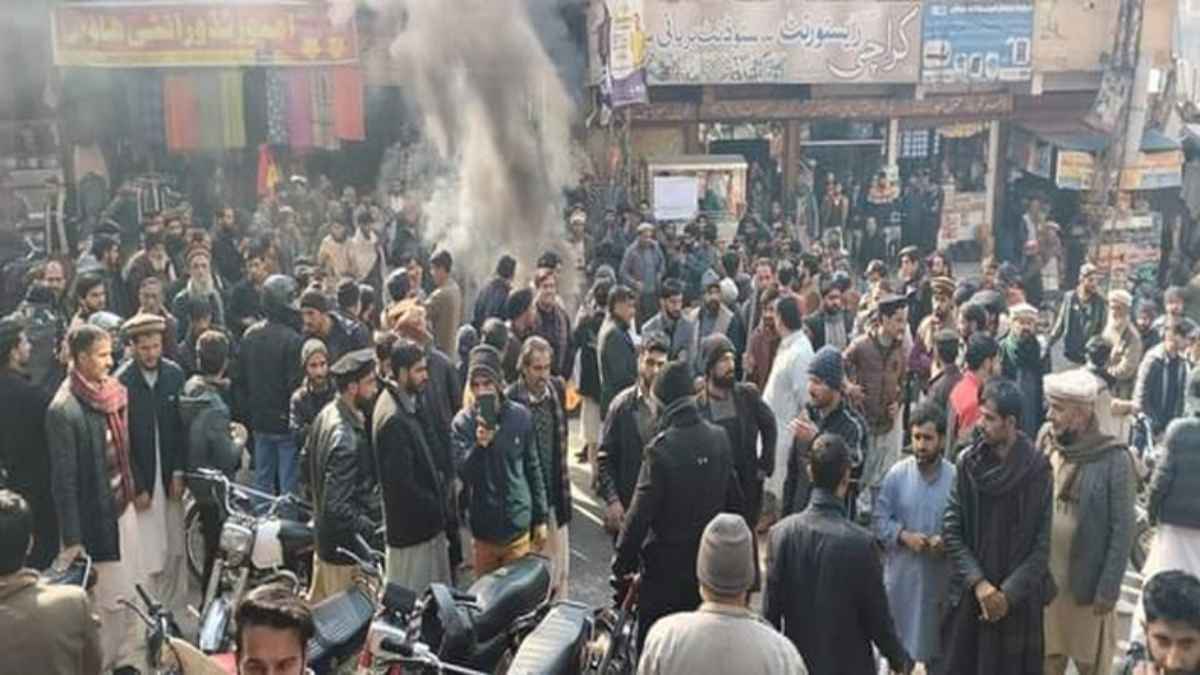 वाह रे पाक‍िस्‍तान! PoK में 400 रुपये KG गेहूं, भुखमरी की नौबत, उलटे ड्रोन हमले कर रही सरकार