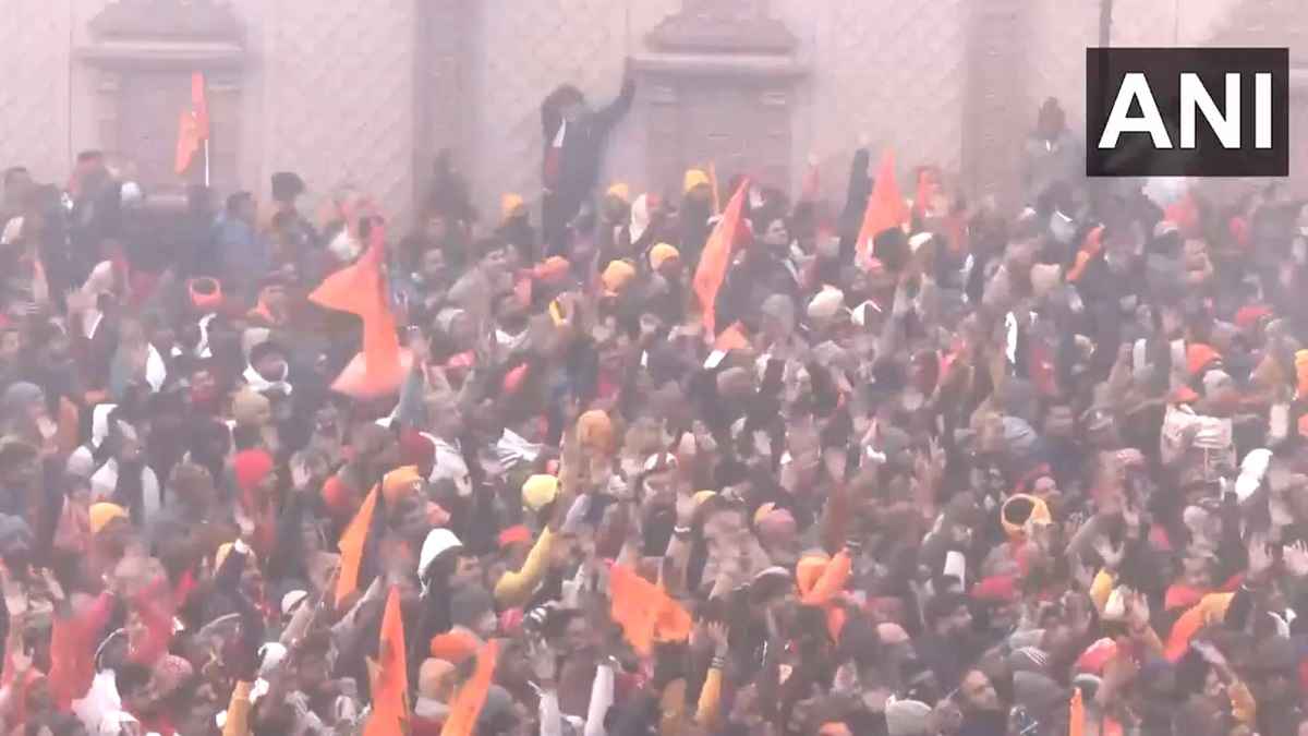 Ayodhya Ram Mandir भक्तों के लिए खुला, मंदिर से सामने आई ताजा तस्वीर और वीडियो