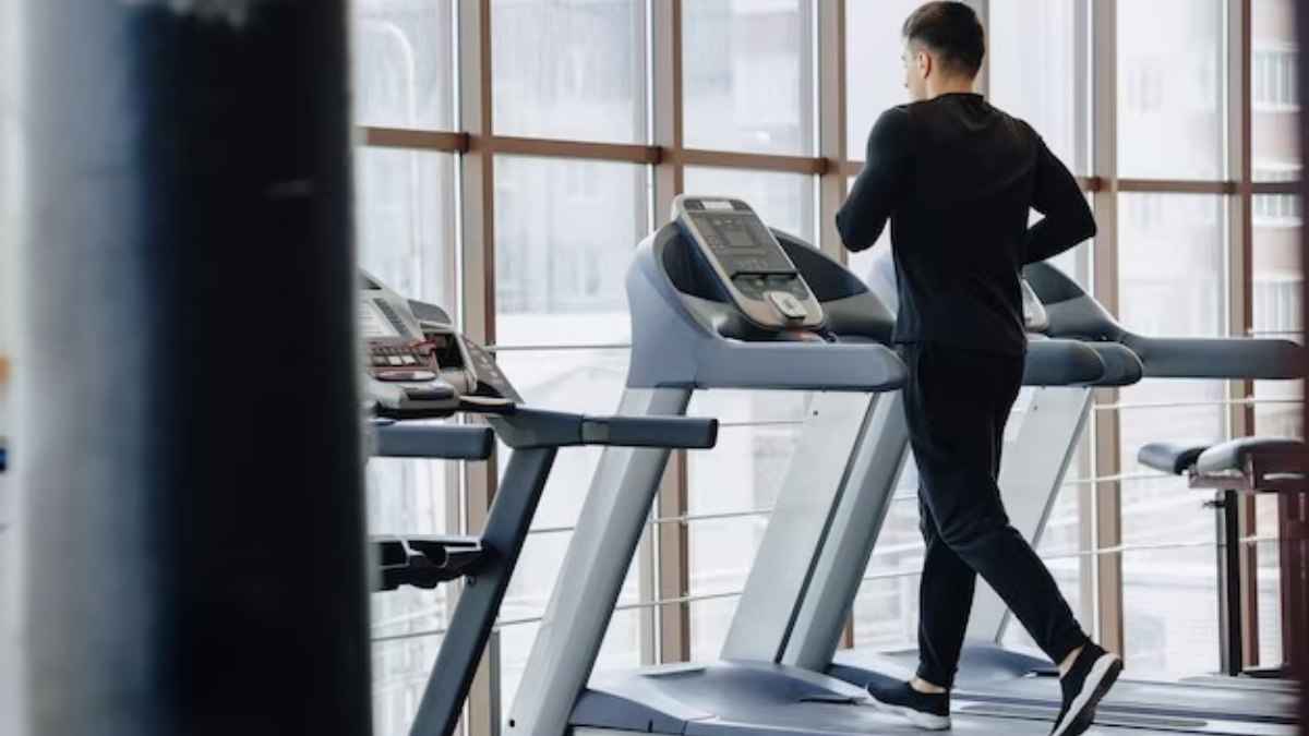 Treadmill vs Outside Running: खुले मैदान में दौड़ें या ट्रेडमिल पर? जानें कौन सा ऑप्शन सबसे बेस्ट