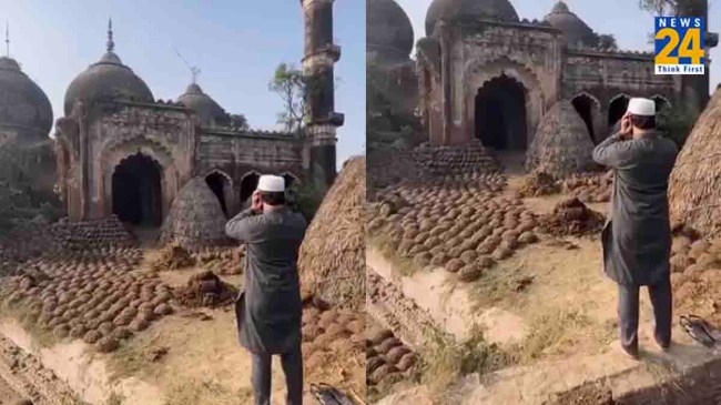 Umer Qureshi Offering Namaz Outside Mosque Umer Qureshi Offering Namaz Outside Mosque