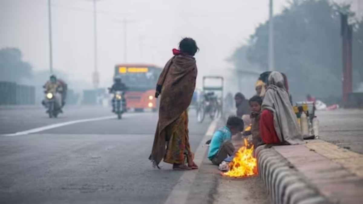 Weather Update Today: कड़ाके की सर्दी से कांपा पूरा उत्तर भारत, कोहरे को लेकर IMD ने जारी किया रेड अलर्ट