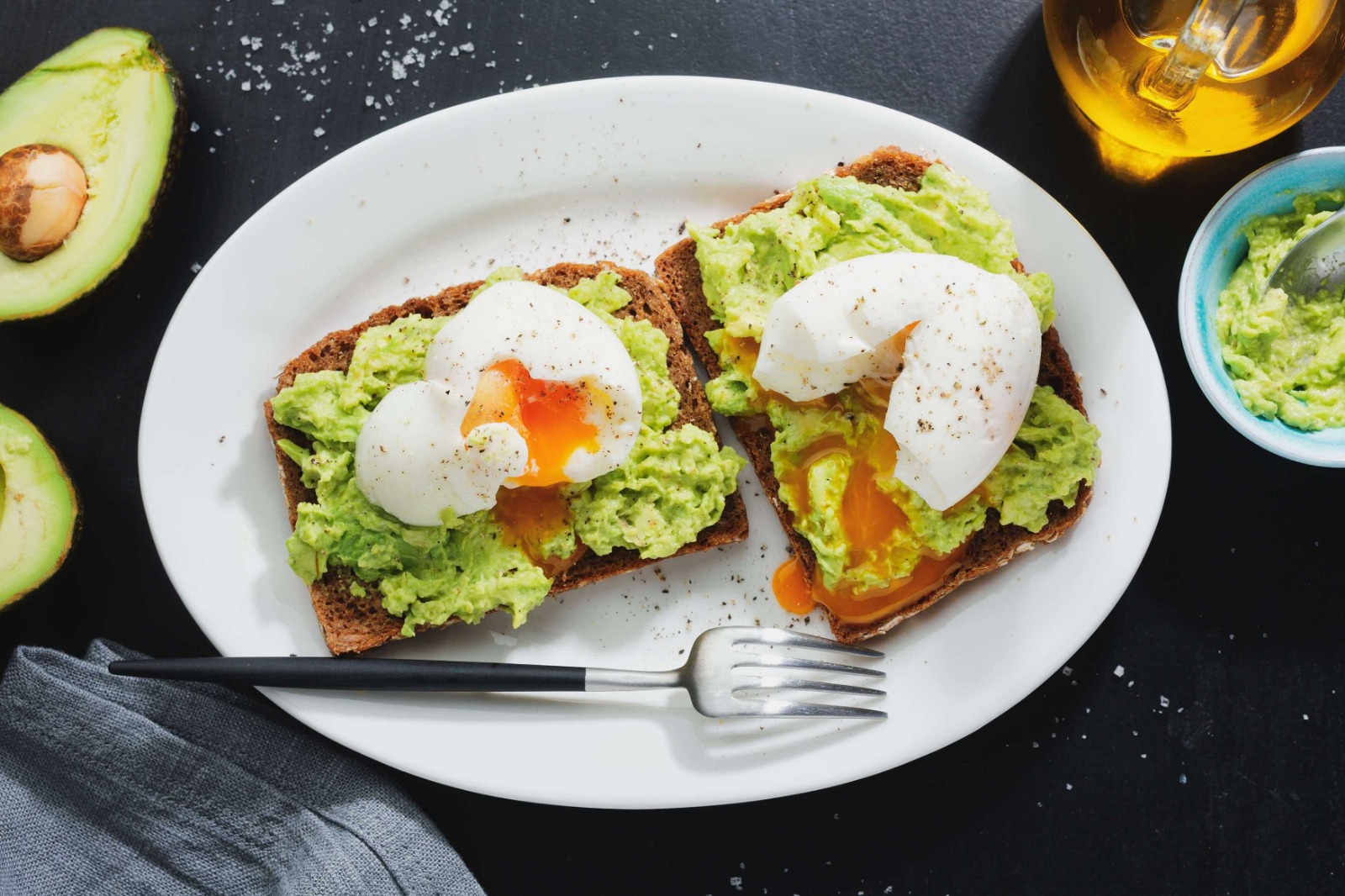 Avocado Toast with Poached Eggs, 5 Healthy Breakfast