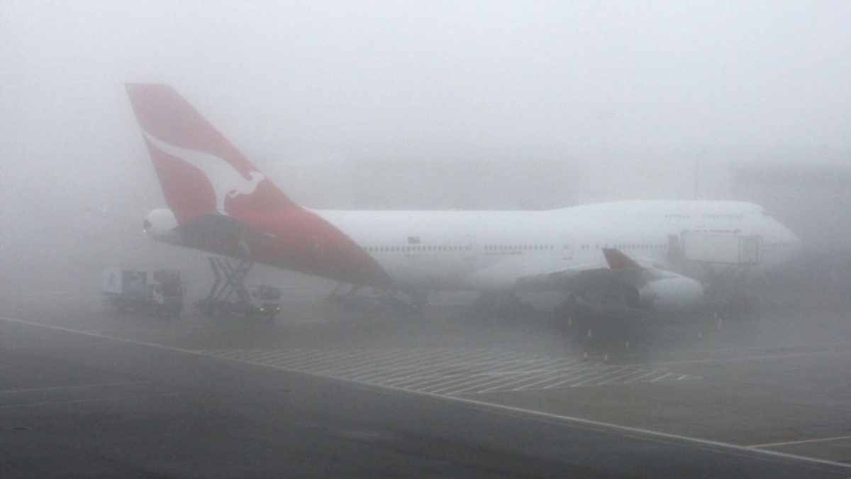 delhi airport fog