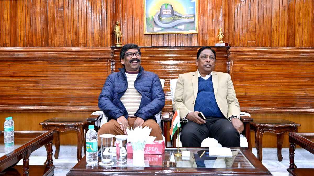 कौन हैं सीएम हेमंत सोरेन के सिपहसालार? जिनके ठिकानों पर ईडी ने मारा छापा, झारखंड में सियासी उथल पुथल