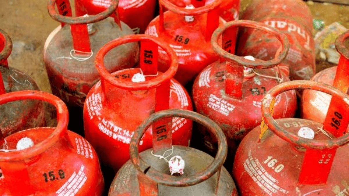 LPG Gas Cylinder Expiry: कहीं एक्सपायर तो नहीं हो गया आपका सिलेंडर, ऐसे करें चेक