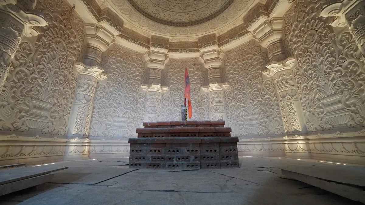 किसने दिया अयोध्या राम मंदिर निर्माण के लिए 11 करोड़ का दान, ट्रस्ट को सौंपा चेक
